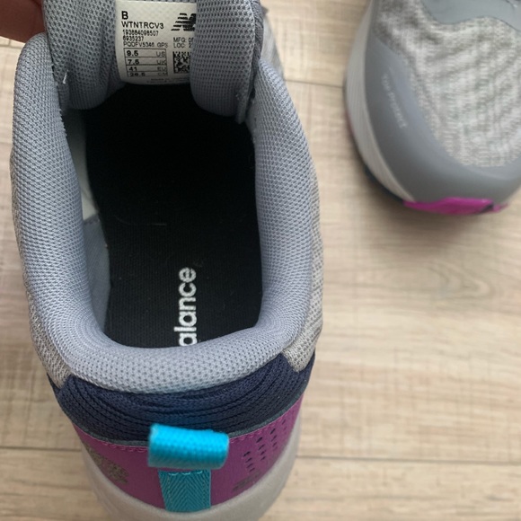 Women’s New balance size 9.5 gray/blue/purple - Picture 7 of 7